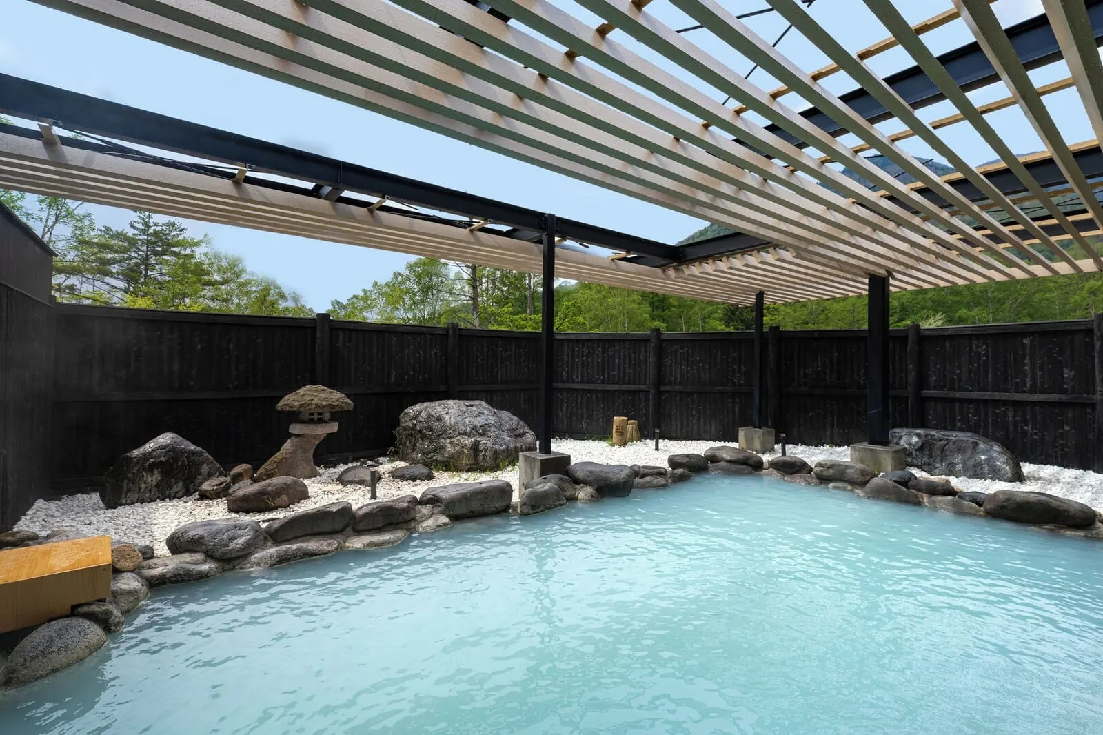 Okunikko Yumoto Lake Resort: The open-air hot-spring bath