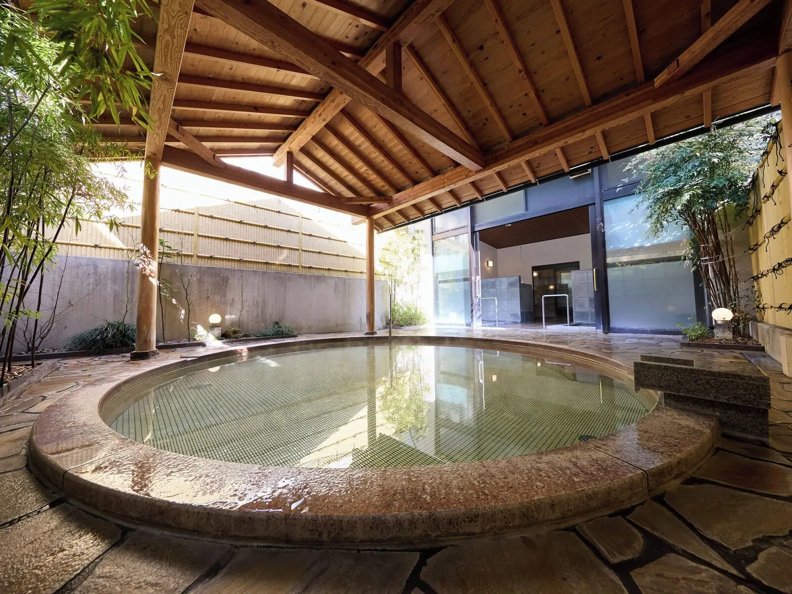 Nikko Station Hotel Classic: The open-air hot-spring bath