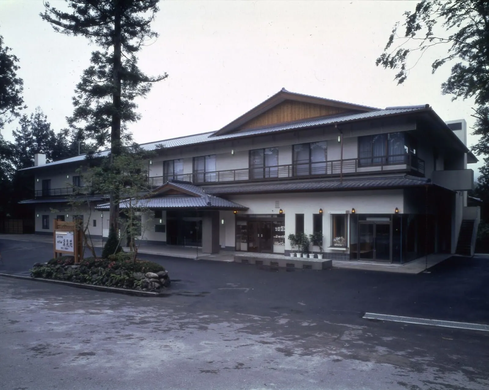 Hotel Seikoen: The hotel in the shrine forest