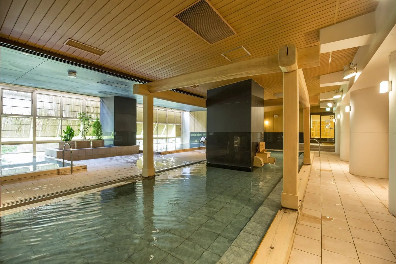 Kinugawa Onsen Hotel: The indoor bath