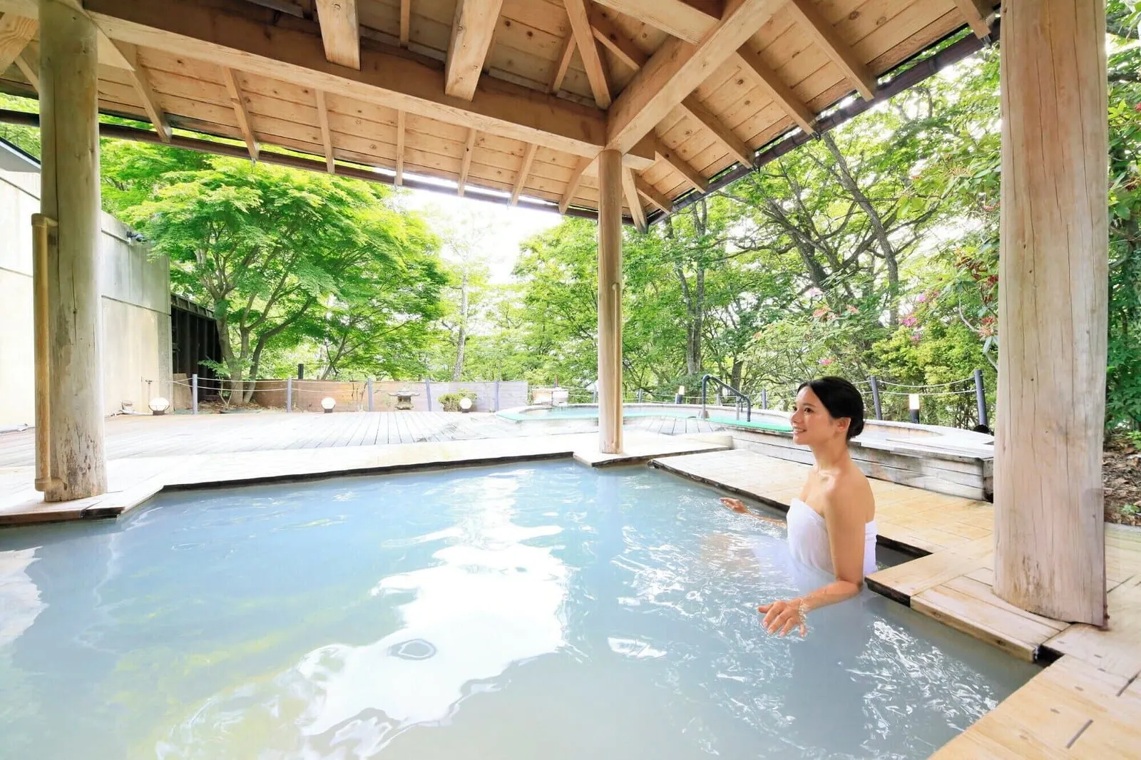 Okunikko Hotel Shikisai: The open-air bath