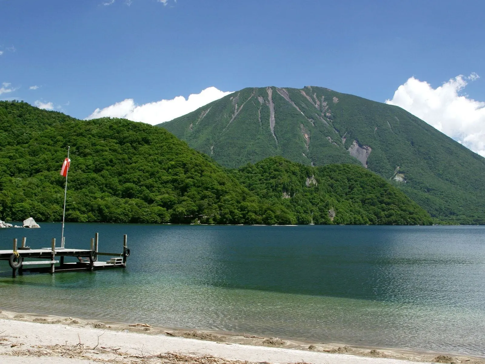 Chuzenji Kanaya Hotel: Lake Chuzenji and Mount Nantai