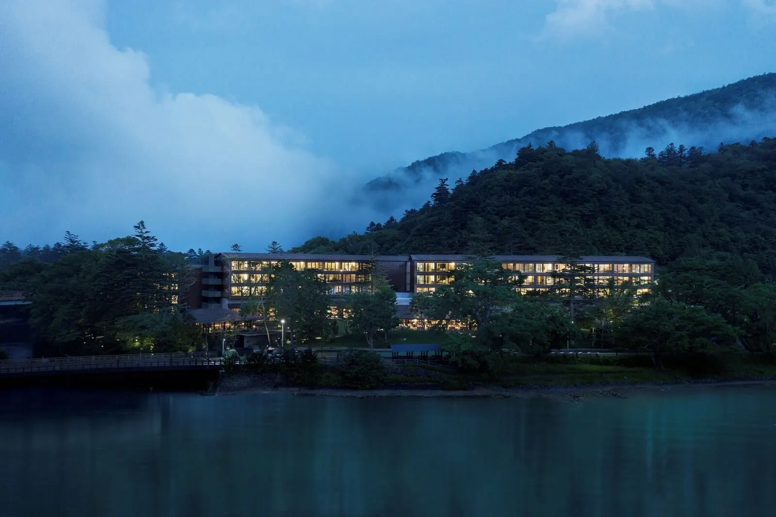 The Ritz-Carlton, Nikko: The hotel on the shore of Lake Chuzenji at dusk