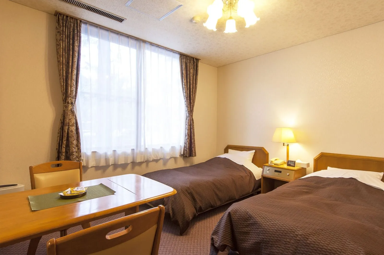 Hotel Seikoen: A twin room