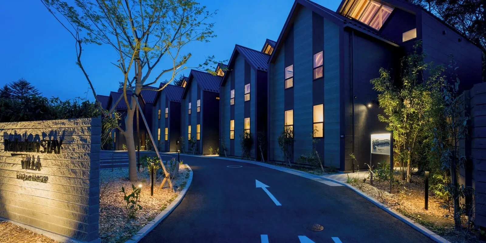 Rakuten STAY VILLA Kinugawa Riverside: The villas at dusk