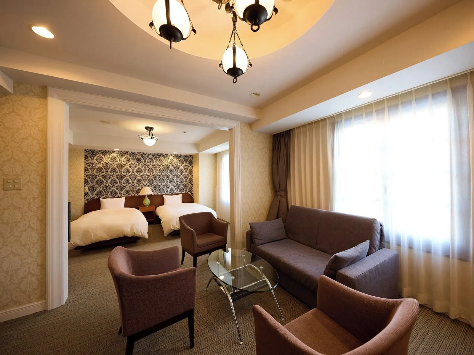 Nikko Station Hotel Classic: A twin room with a sitting area