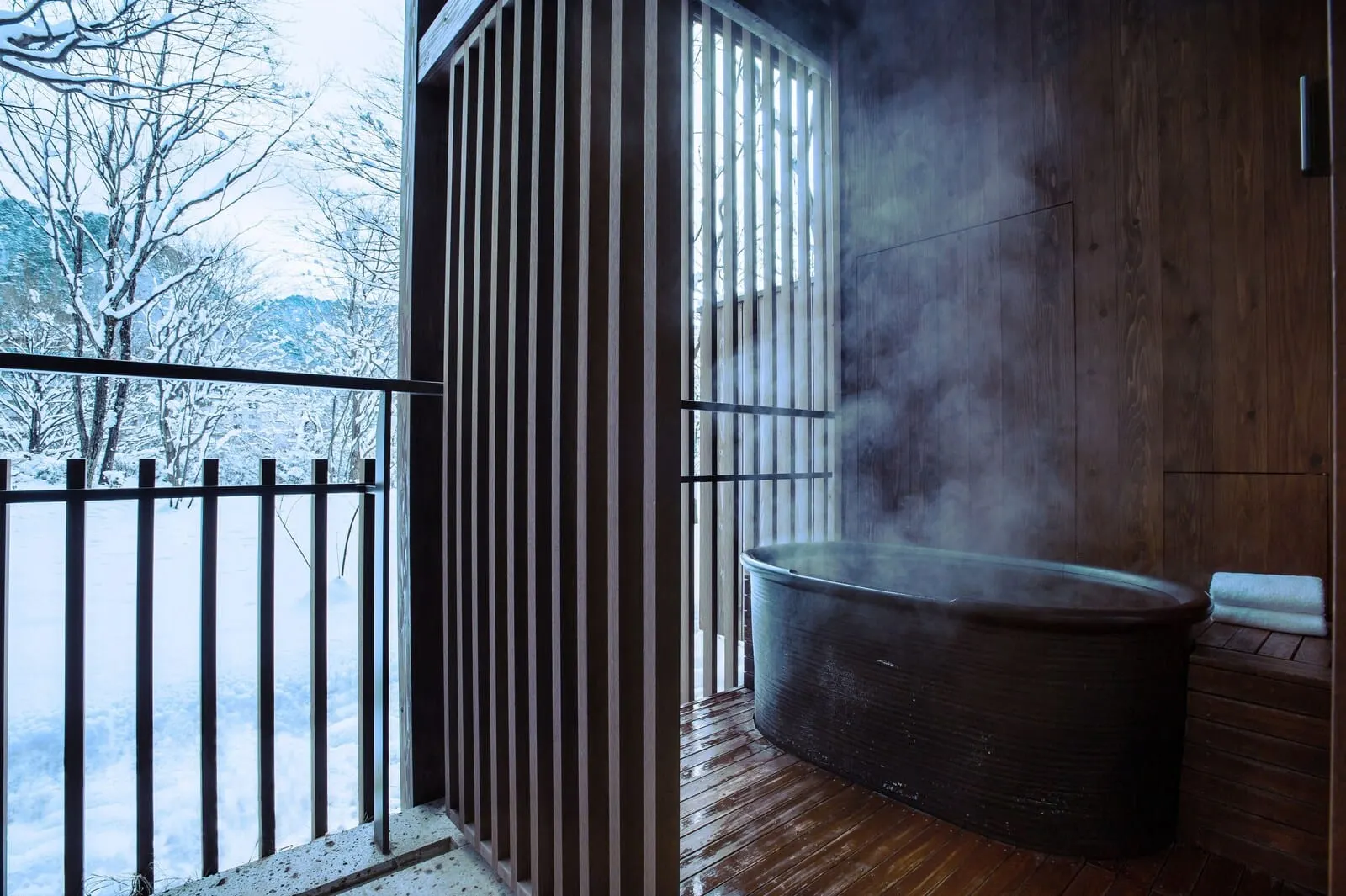 Hoshino Resorts KAI Kinugawa: A room with its own outdoor bath in snow