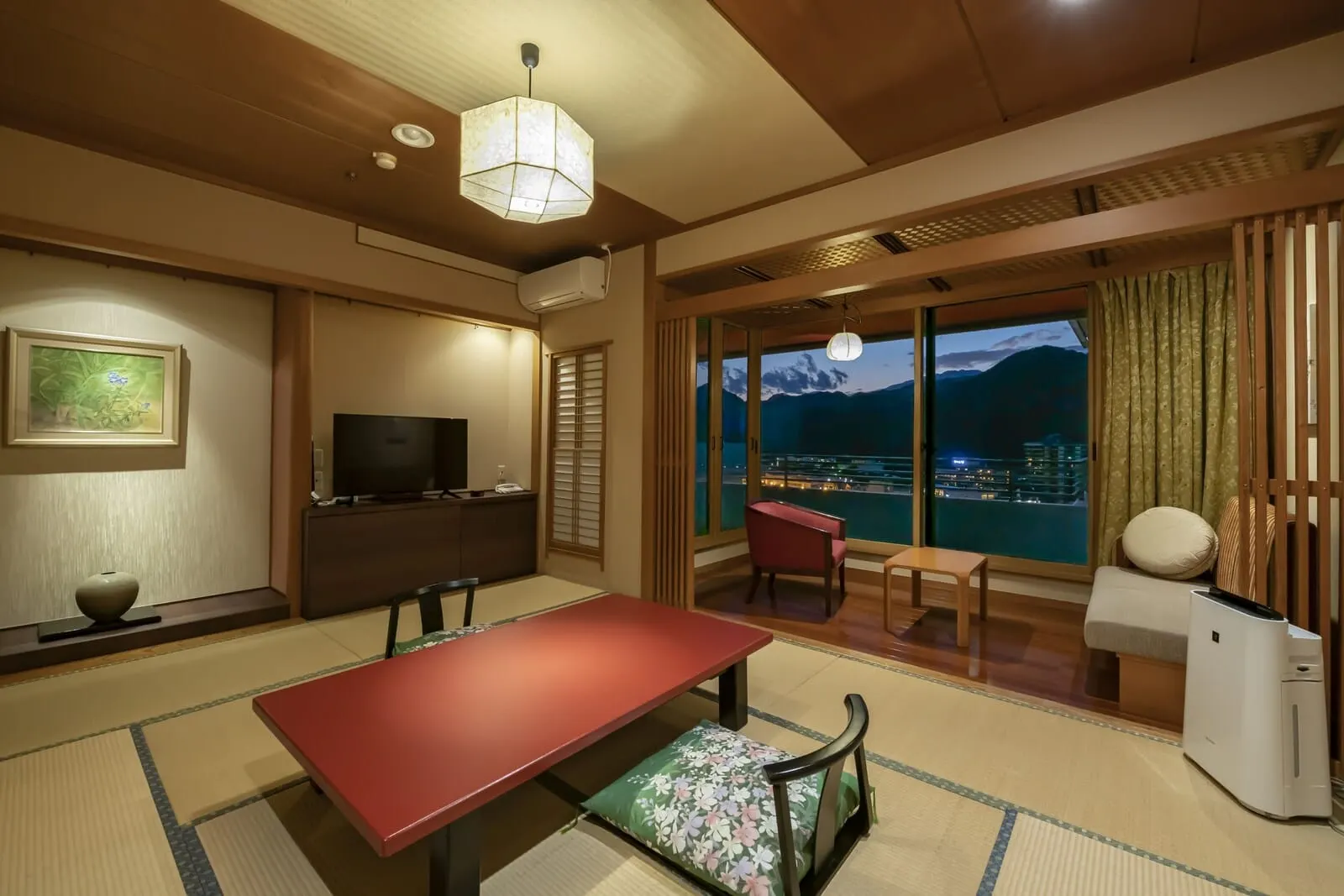 Kinugawa Grand Hotel Yume no Toki: A Japanese room with a river view