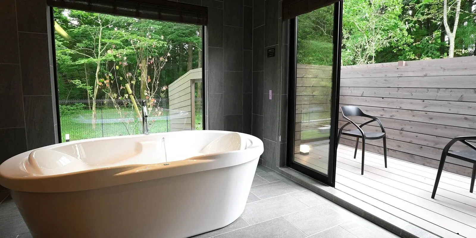 Rakuten STAY VILLA Nikko: A bath opening onto the deck