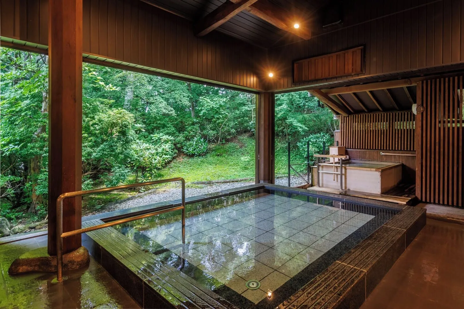 Nikko Hoshinoyado: The bath