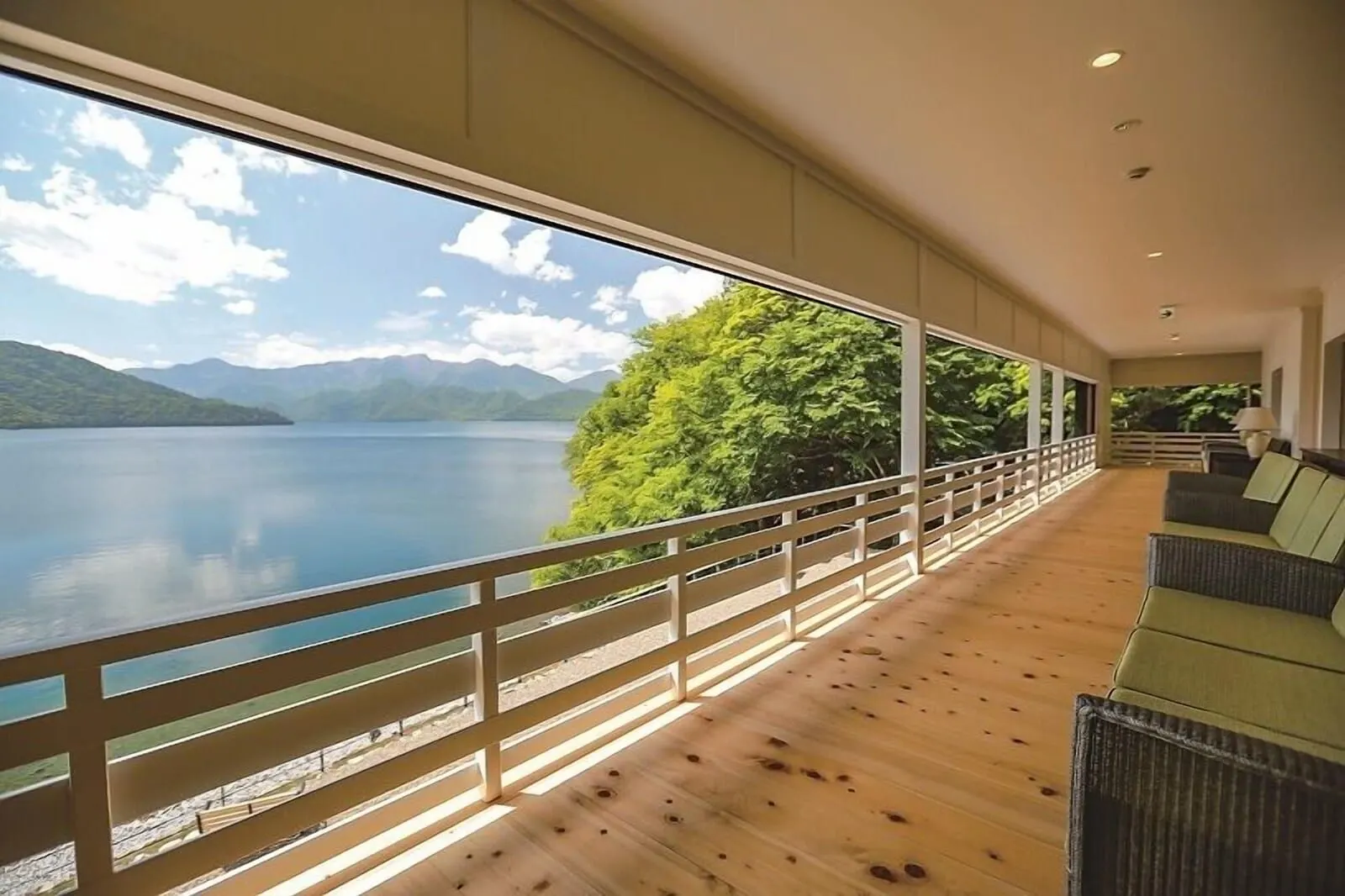 Chuzenji Kanaya Hotel: A balcony over Lake Chuzenji