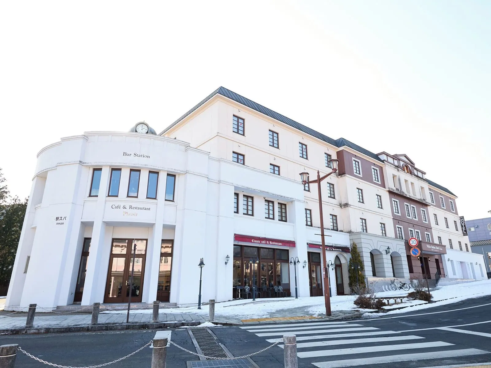 Nikko Station Hotel Classic: The hotel opposite JR Nikko Station