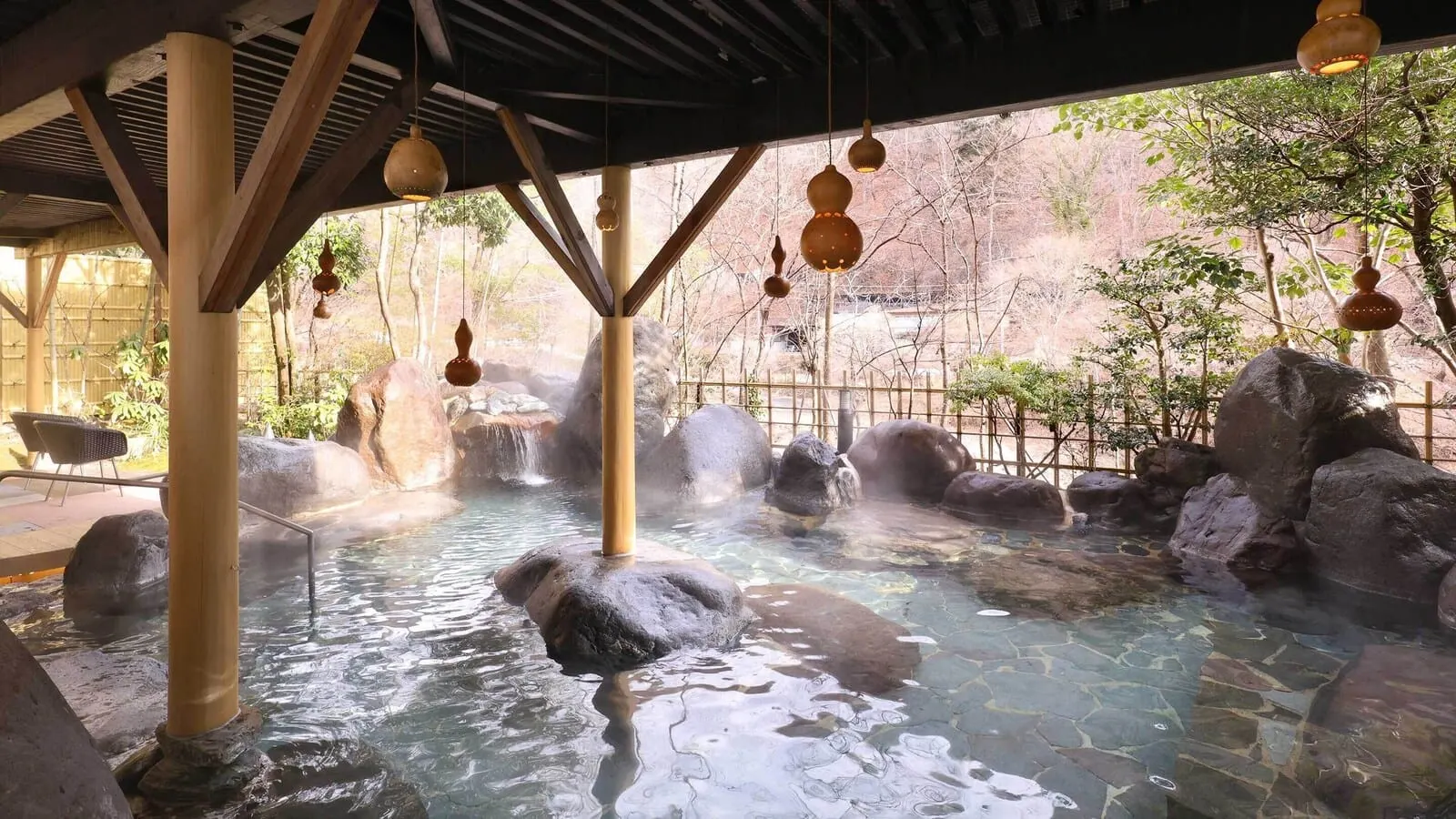 TAOYA Kawaji: The rock open-air bath by the river