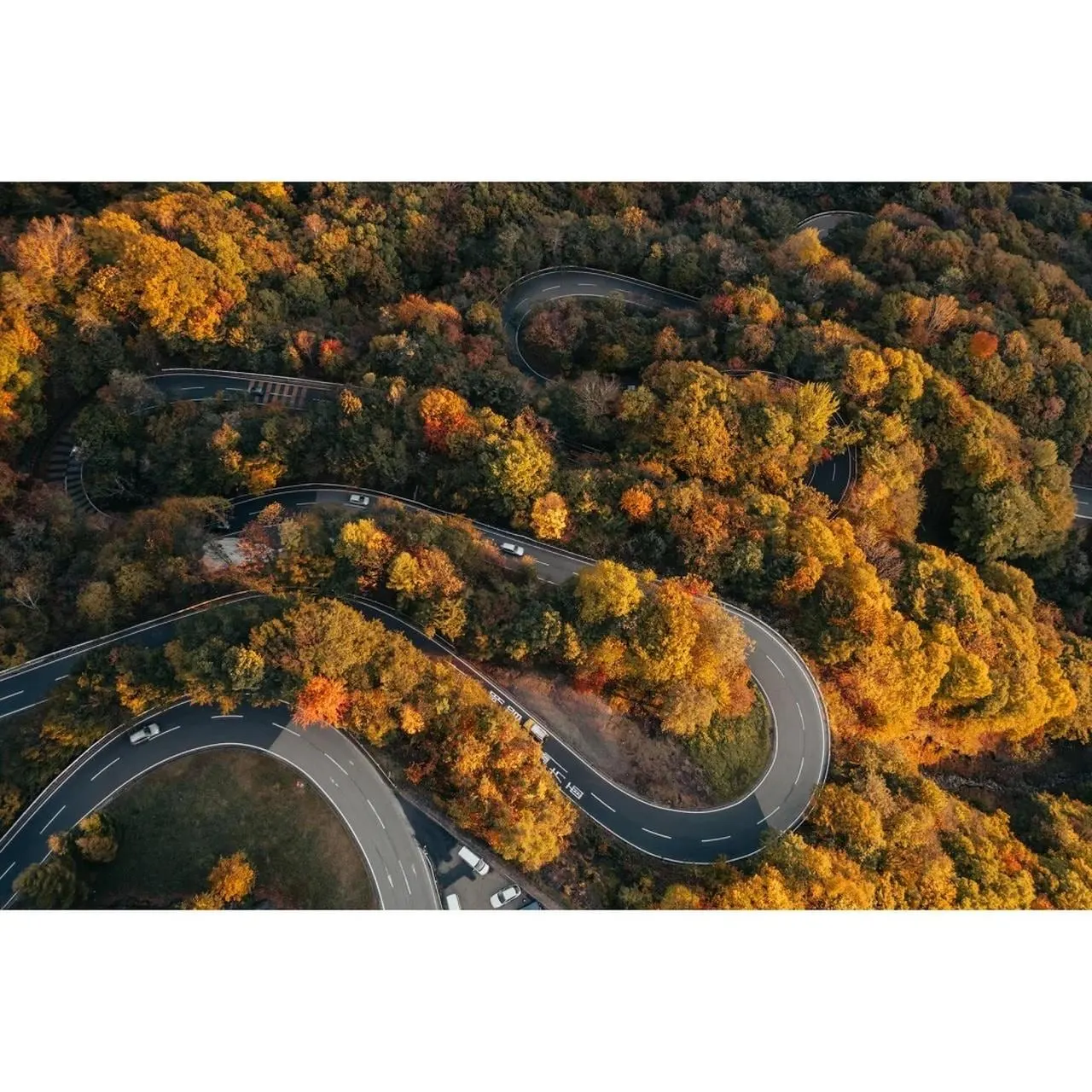The hairpin bends of the Irohazaka road in autumn