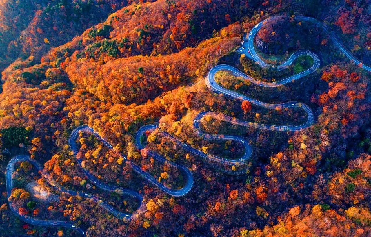 The hairpin bends of the Irohazaka road in autumn