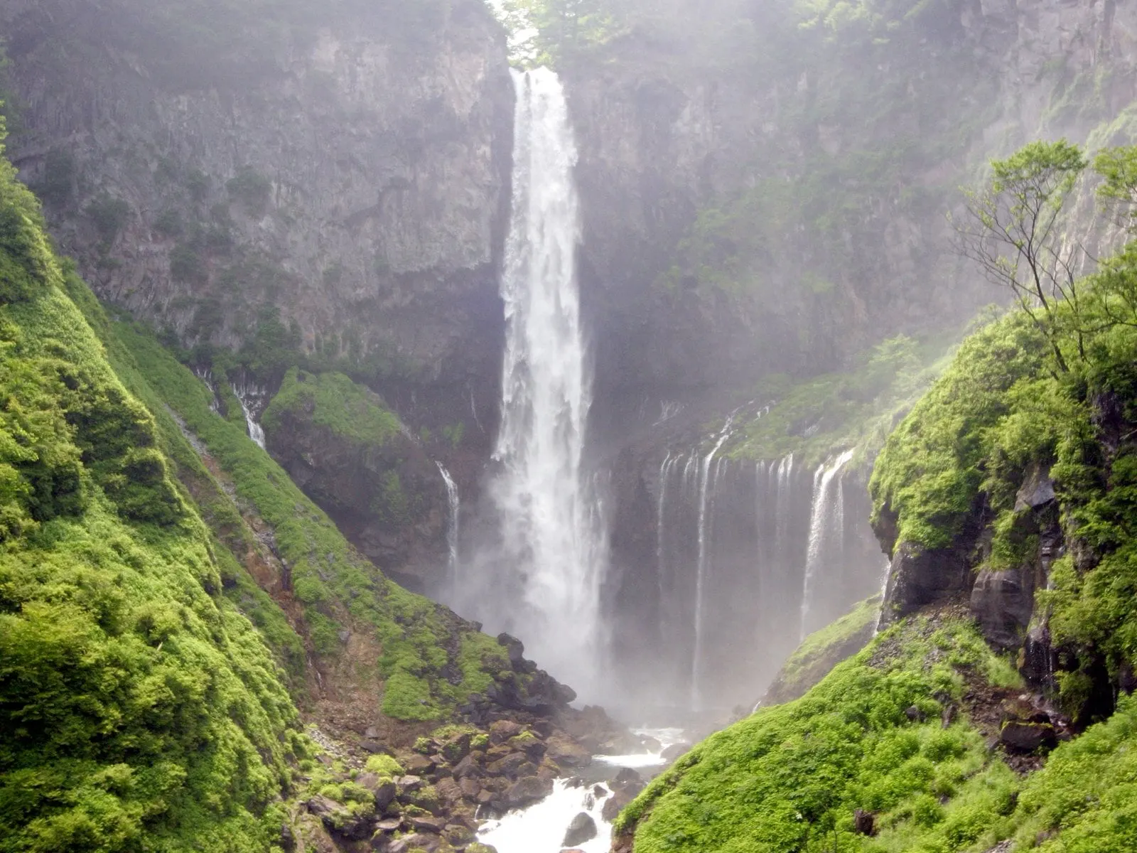 Kegon Falls dropping 97 metres from Lake Chuzenji