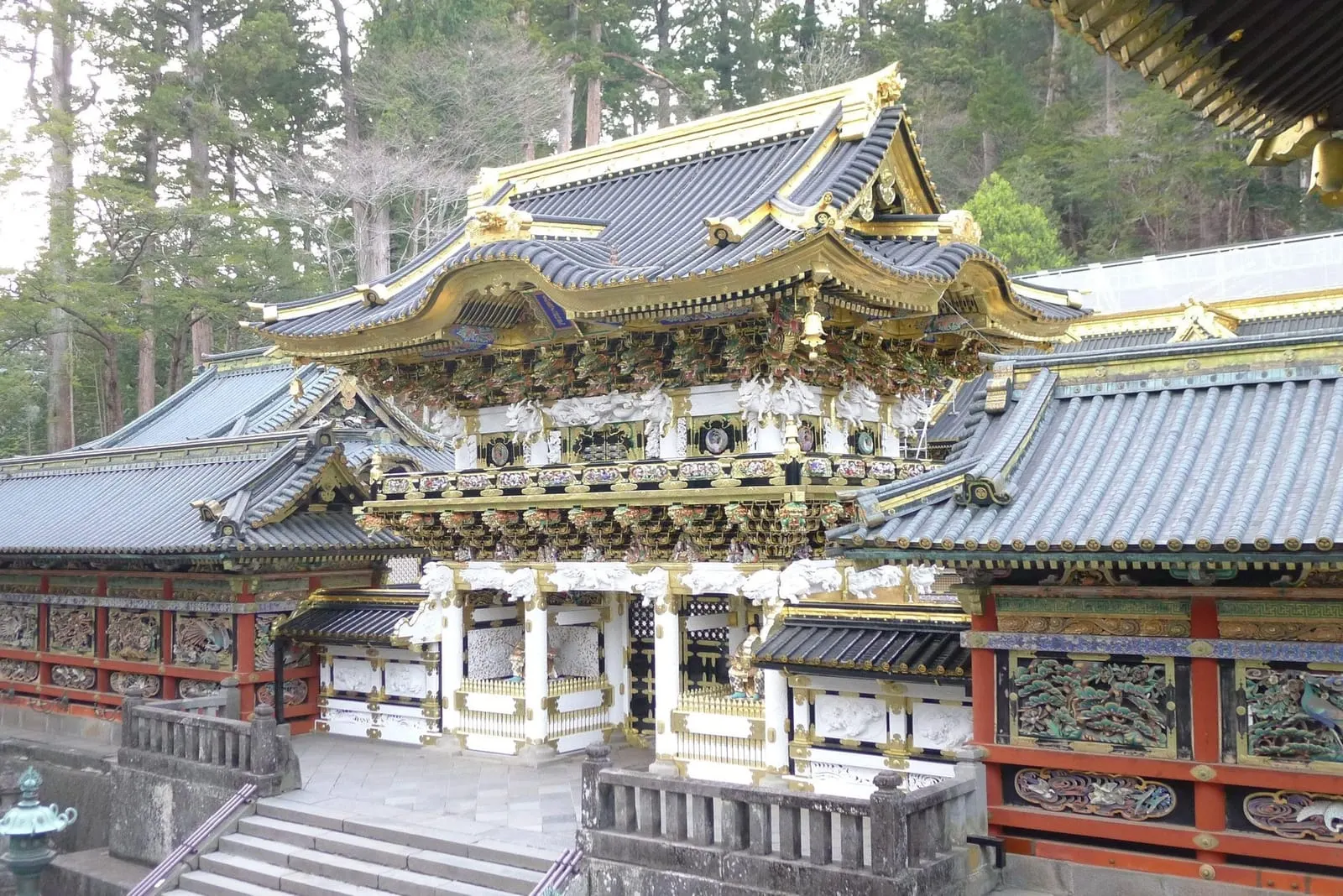 The Yomeimon gate and the gilded halls around it